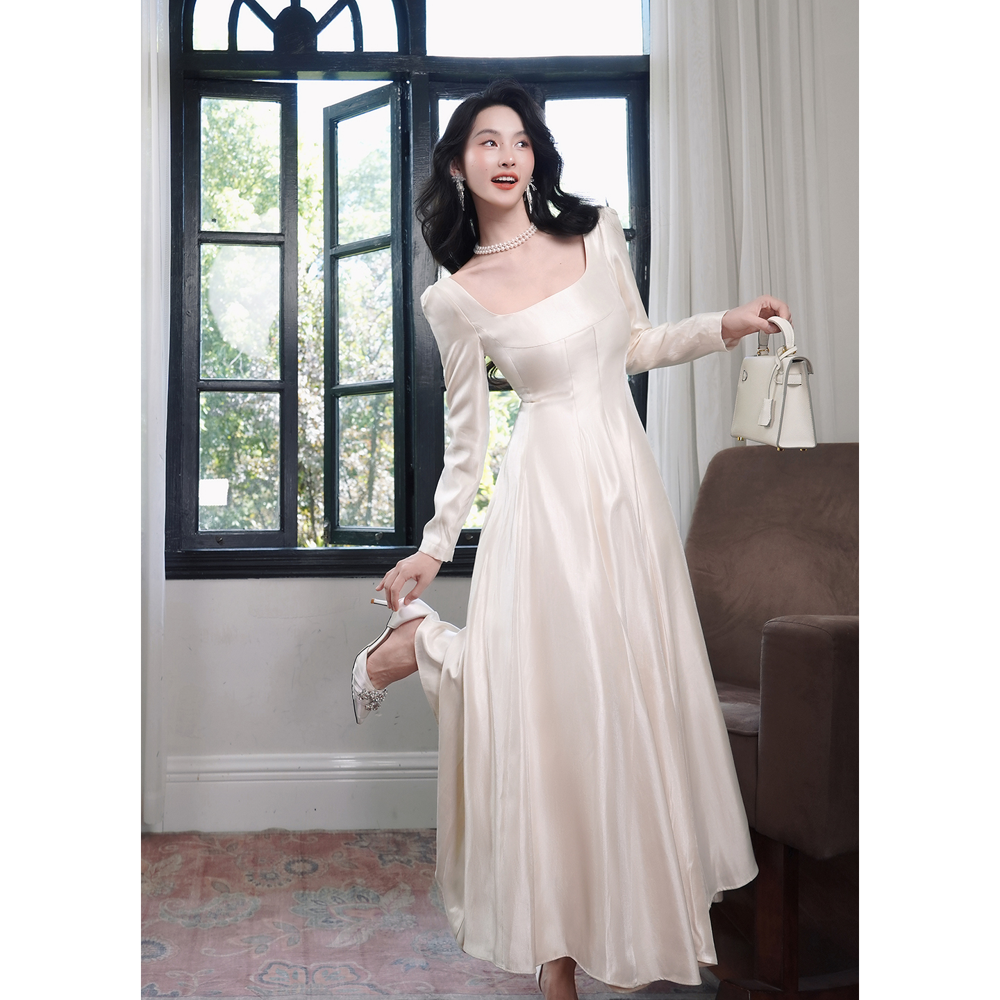 Good Job【晴山月】法式缎面方领长袖连衣裙独特漂亮掐腰显瘦长裙