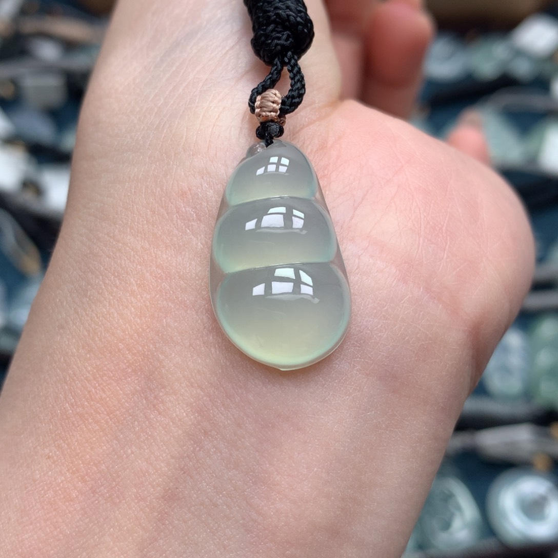 翡翠未镶嵌颈饰豆子