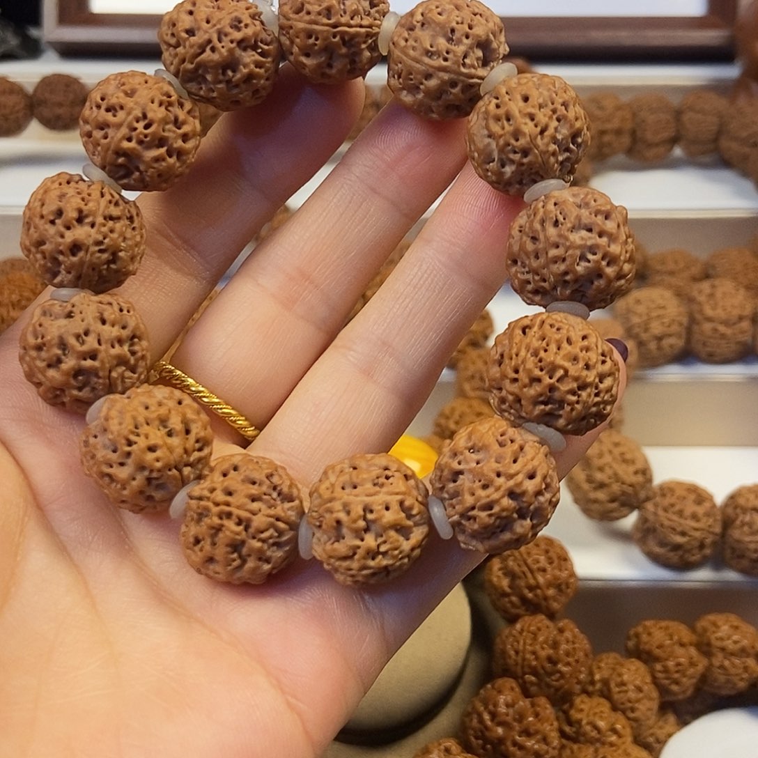 金刚菩提吊坠蜂王梅花