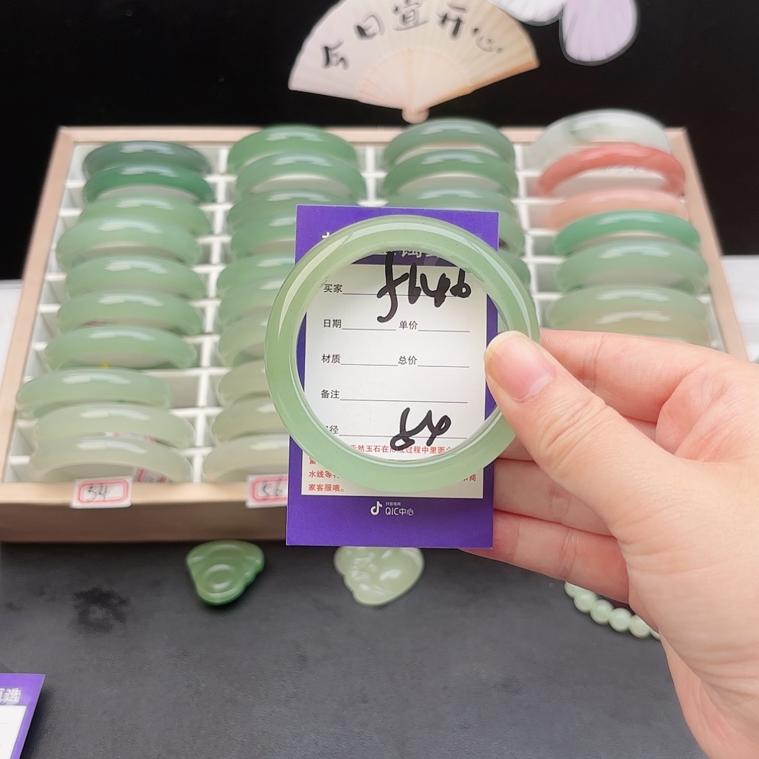 鹭***石英质玉未镶嵌手镯