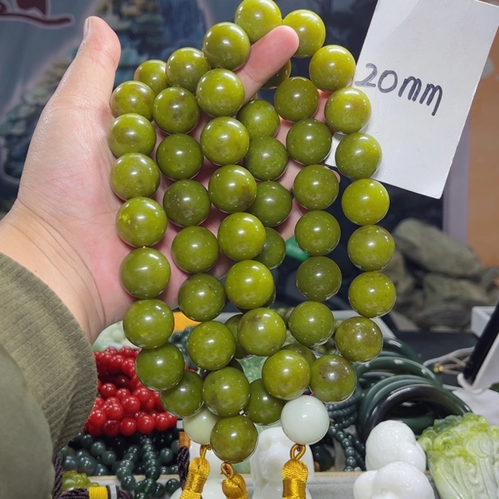 蛇纹石玉手持多样性发货未镶嵌