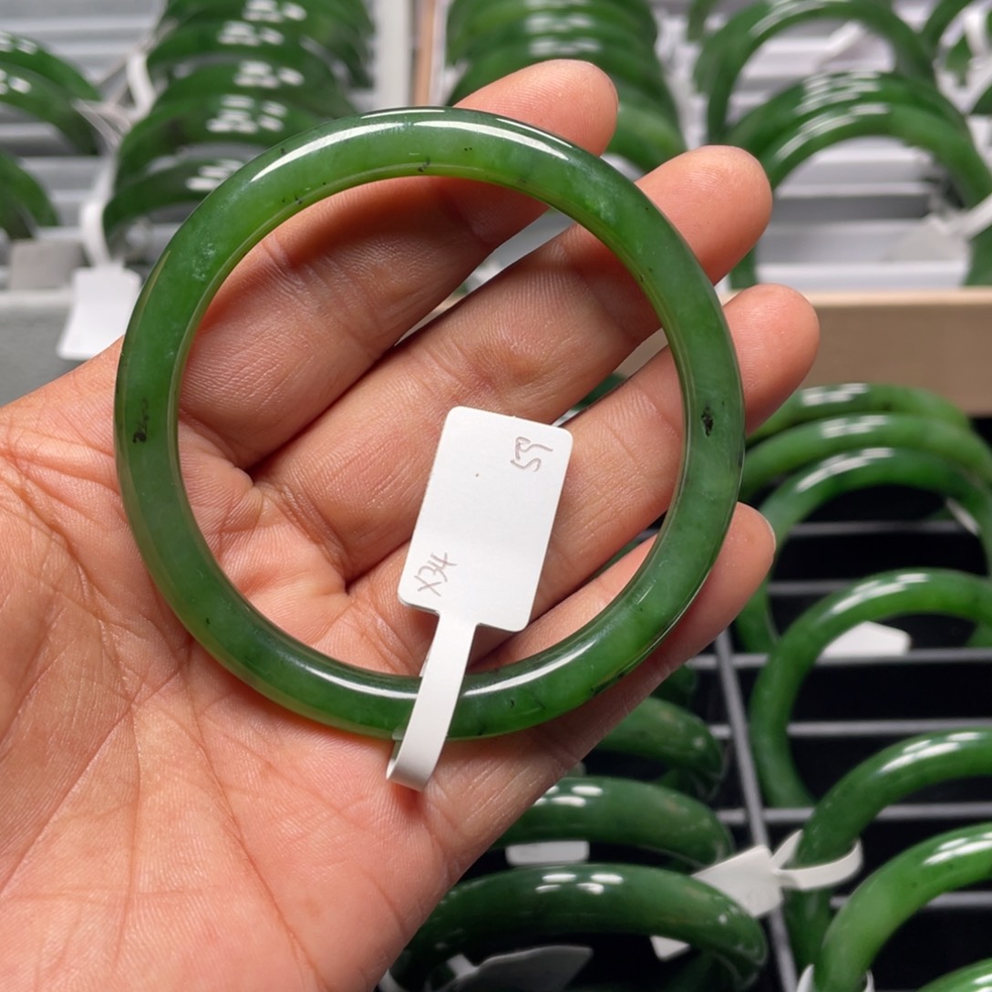 和田玉（碧玉）未镶嵌手镯