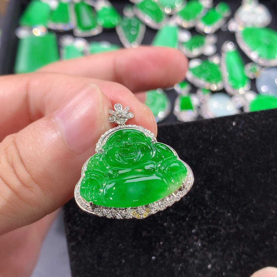 翡翠18K金镶嵌颈饰