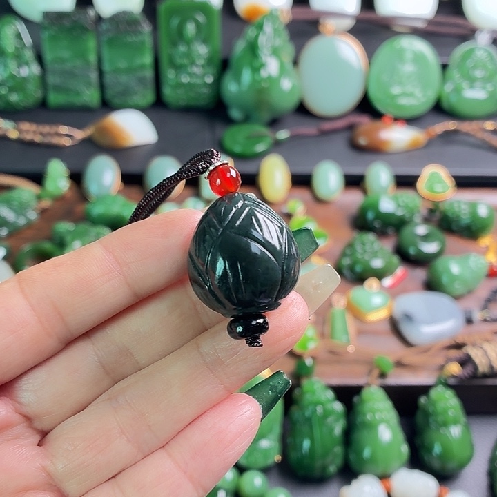 佳***儿和田玉未镶嵌挂件