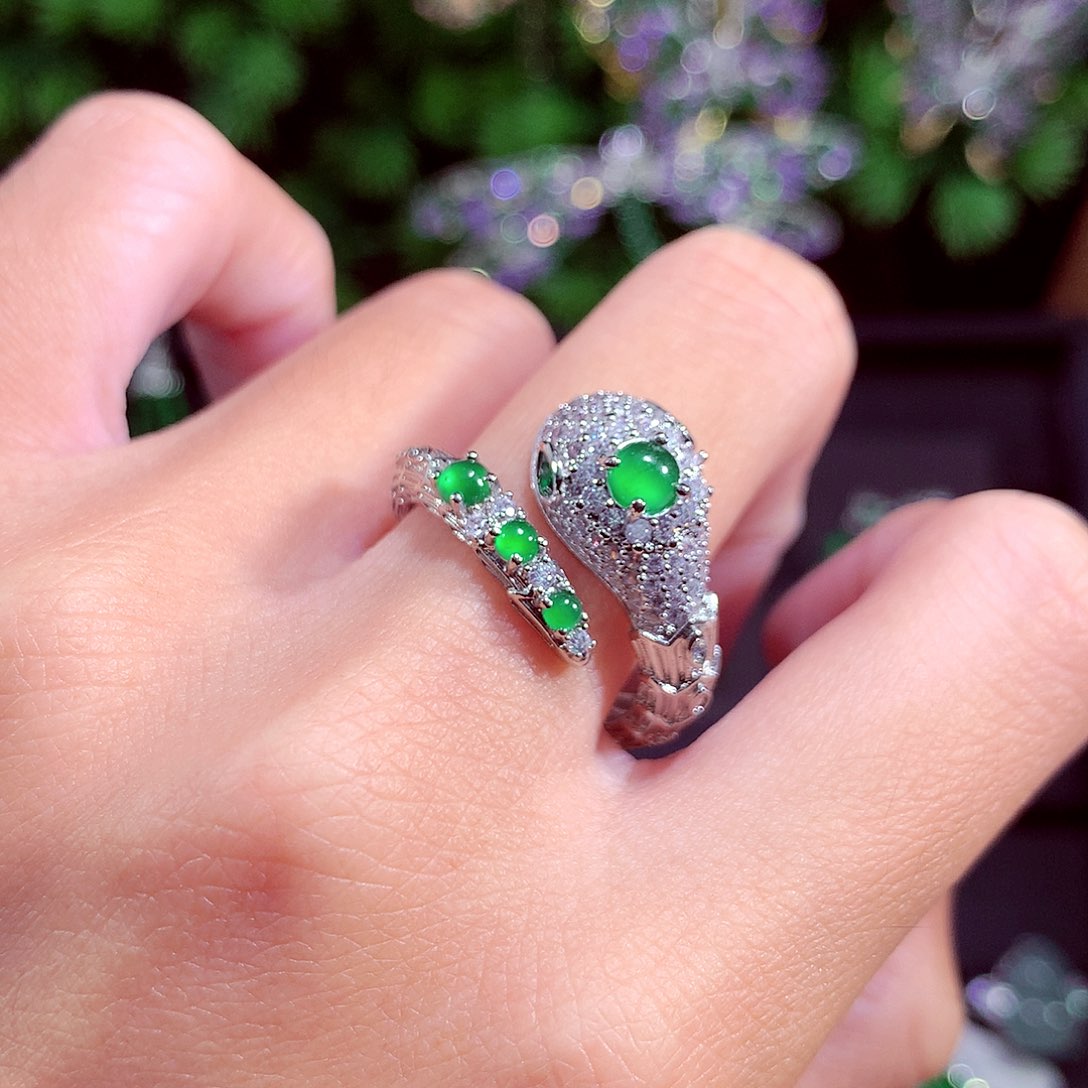 颈饰未镶嵌翡翠天然