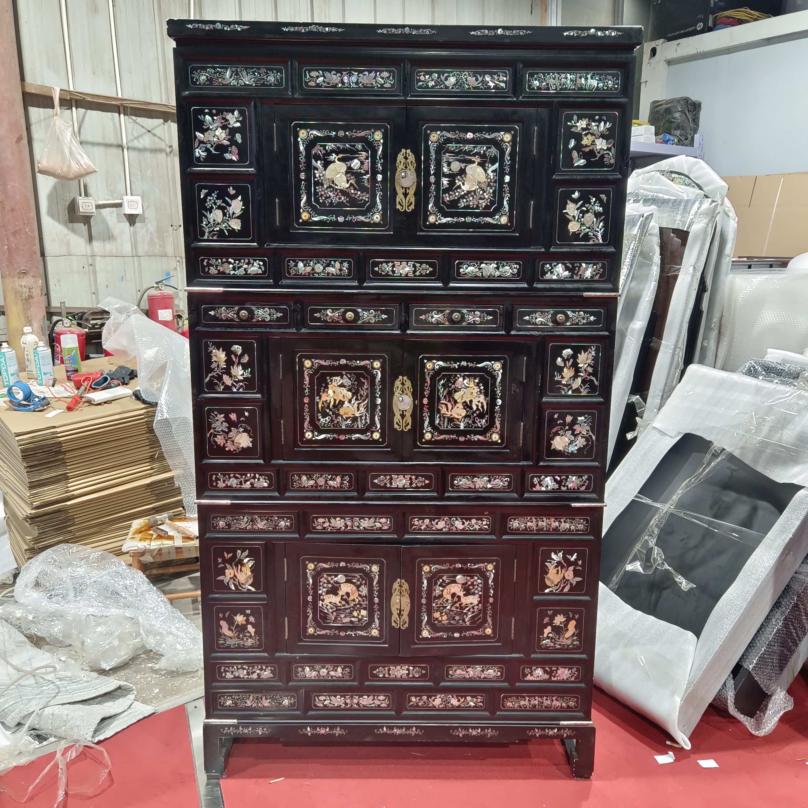 实木大漆嵌螺钿多层储物柜