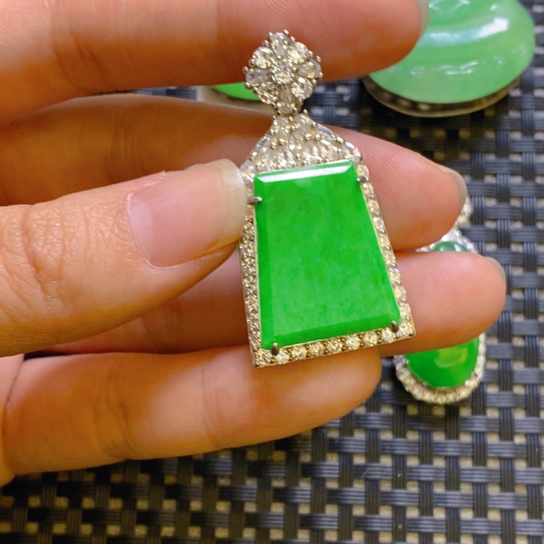 翡翠颈饰银S925镶嵌吊坠