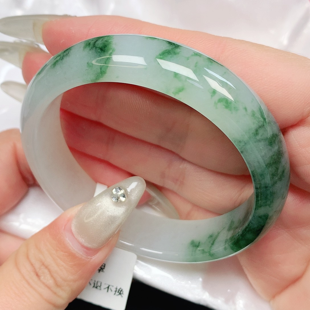 翡翠手镯未镶嵌抖音808
