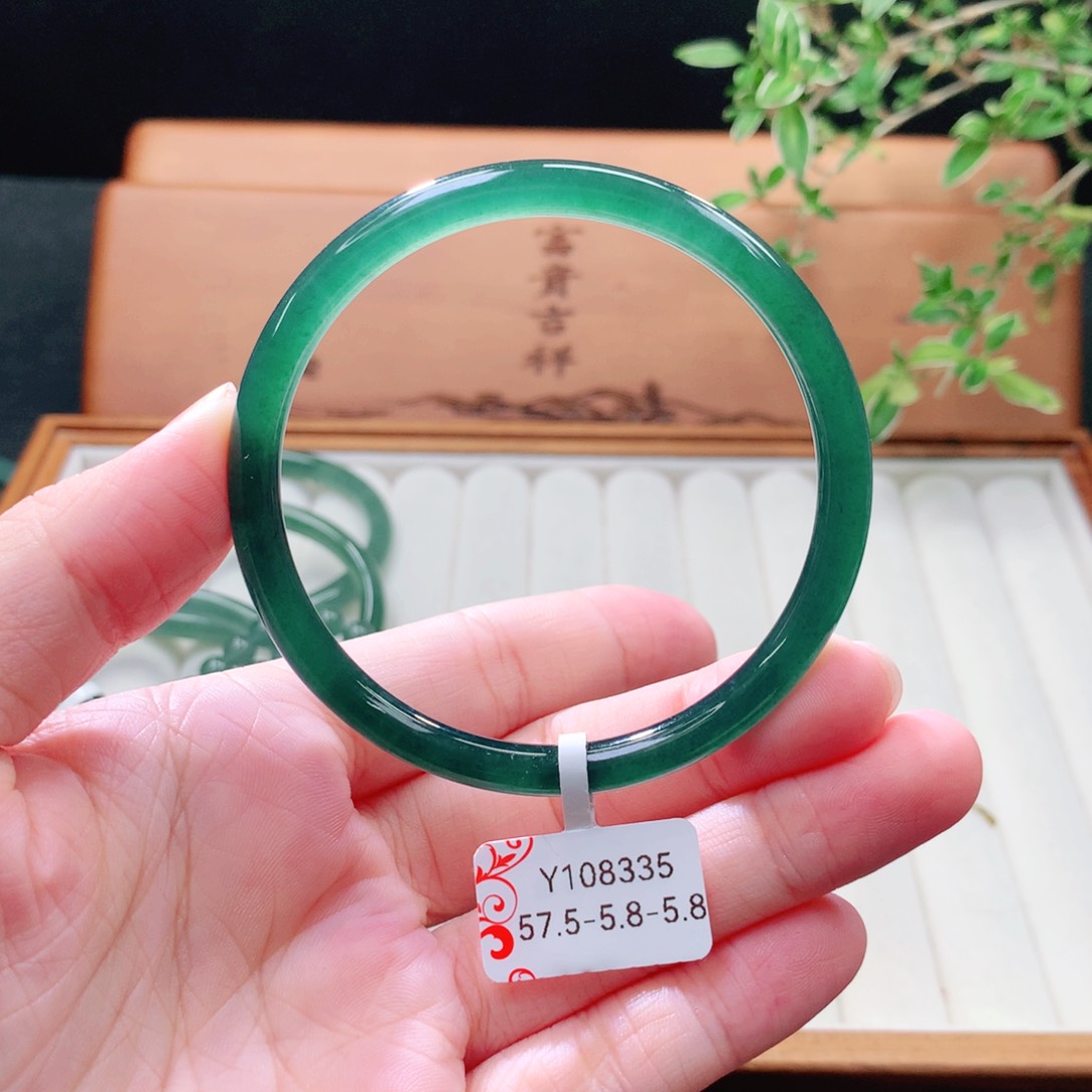 未镶嵌手镯（圆镯）翡翠