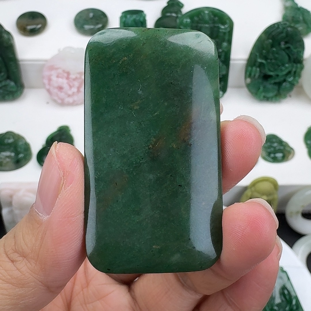 独山玉未镶嵌颈饰