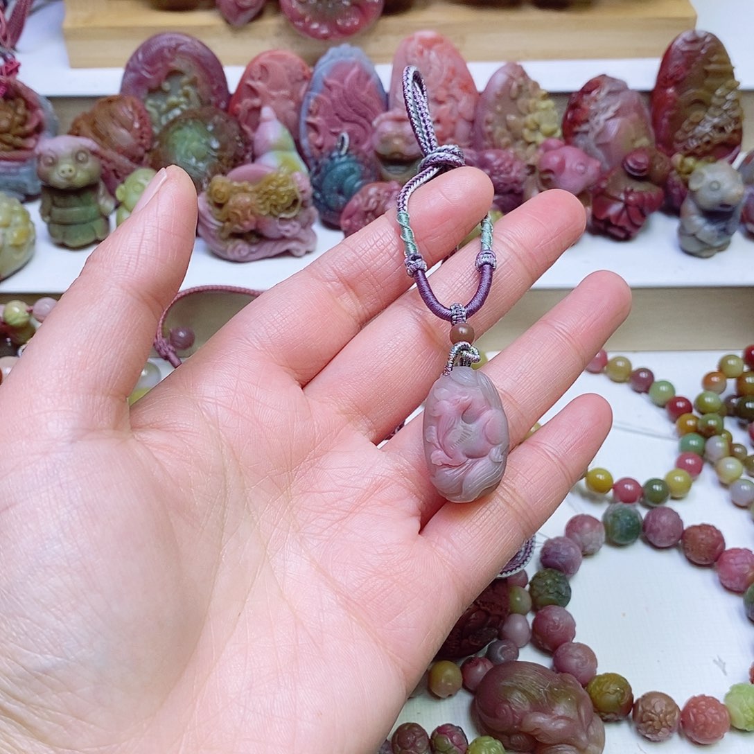 玛瑙/玉髓盐源玛瑙吊坠未镶嵌