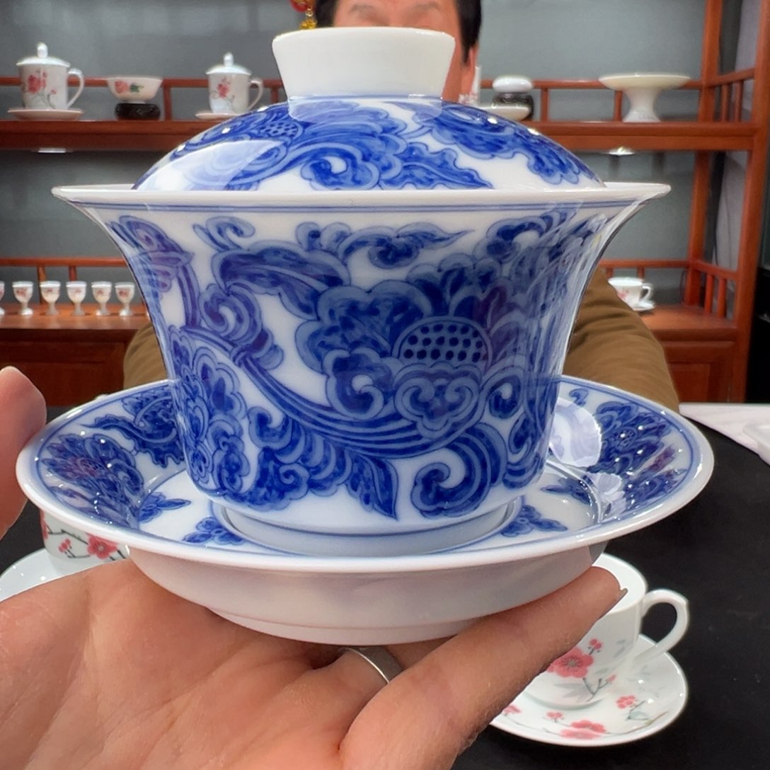 青花飞天纹饰三才盖碗