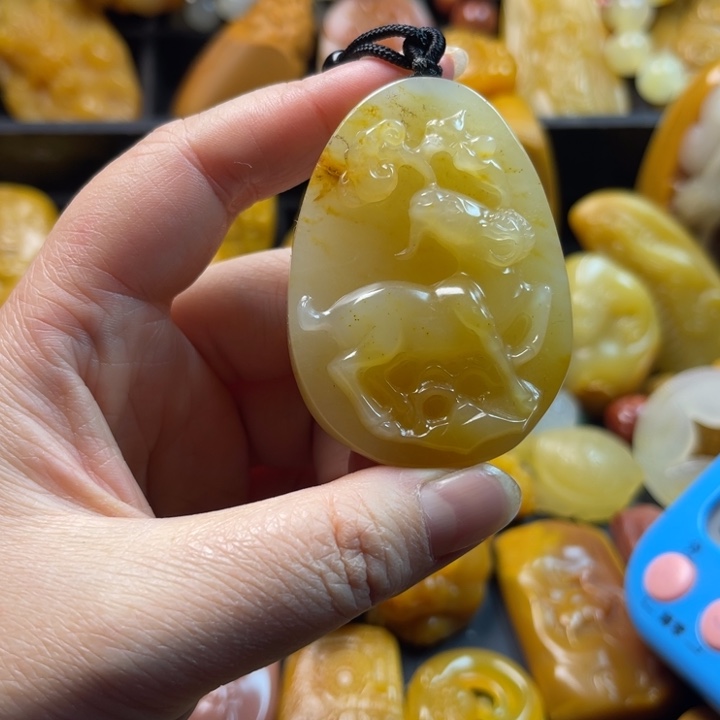 铁***饭石英质玉未镶嵌颈饰