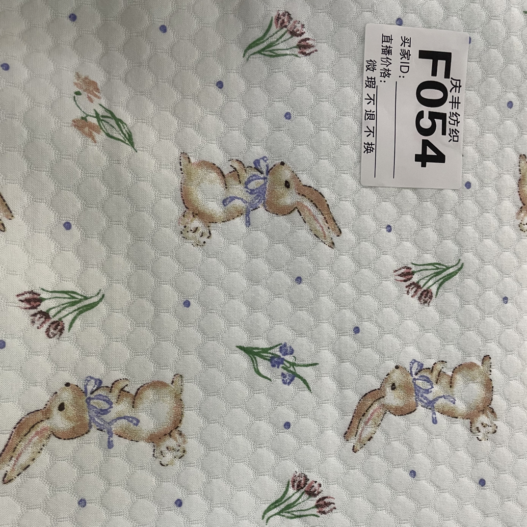 F054蓝色采花小兔夹棉鸿瑞布业