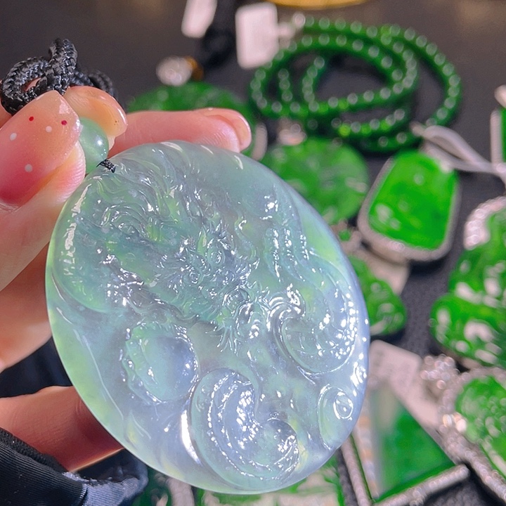 翡翠颈饰未镶嵌30，