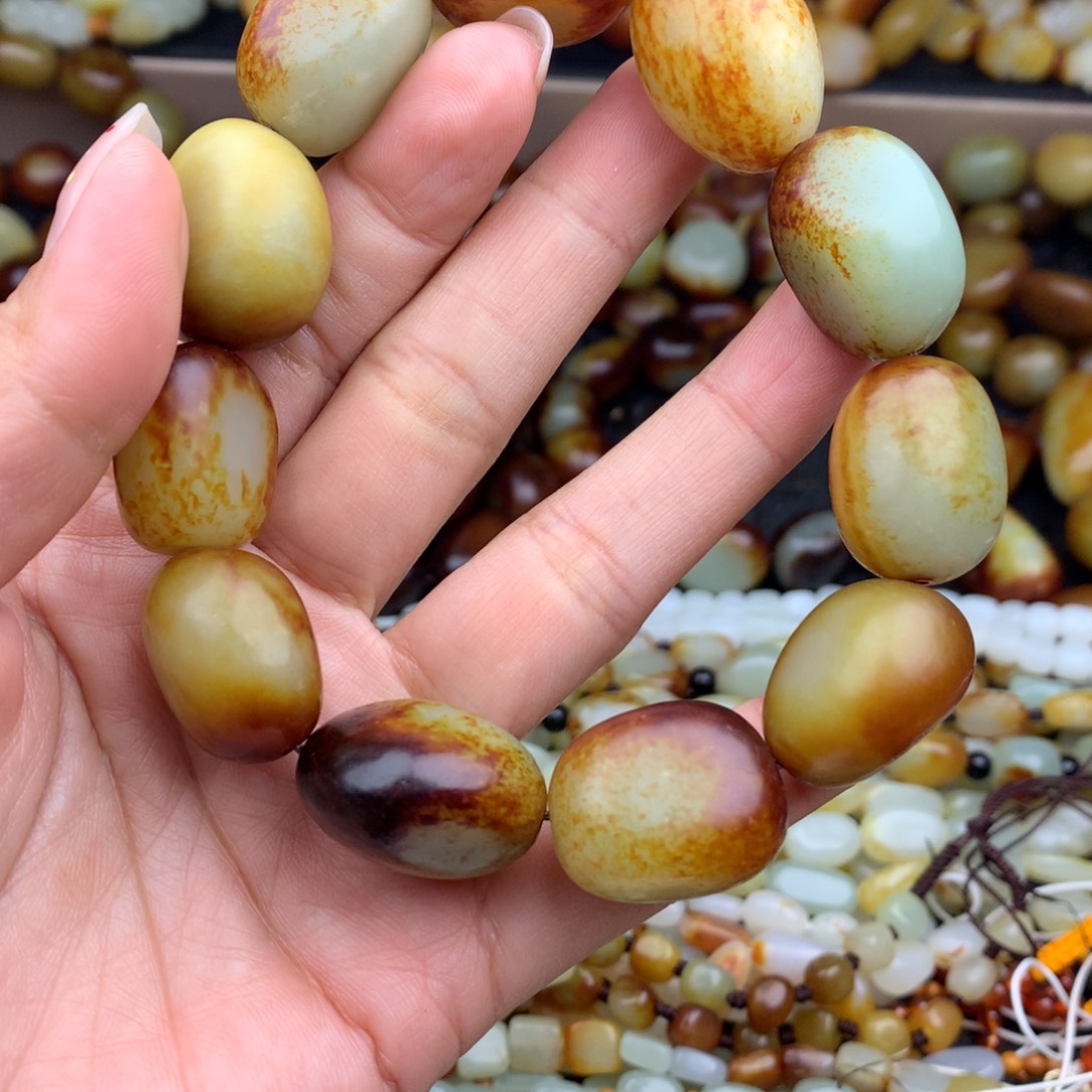 ****️和田玉未镶嵌颈饰