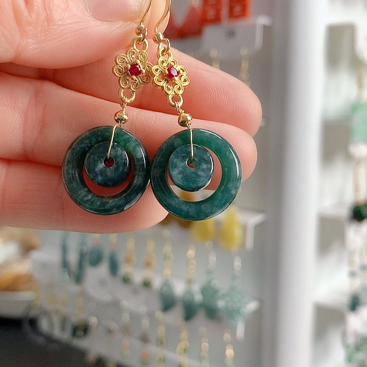 翡翠耳饰未镶嵌翡翠