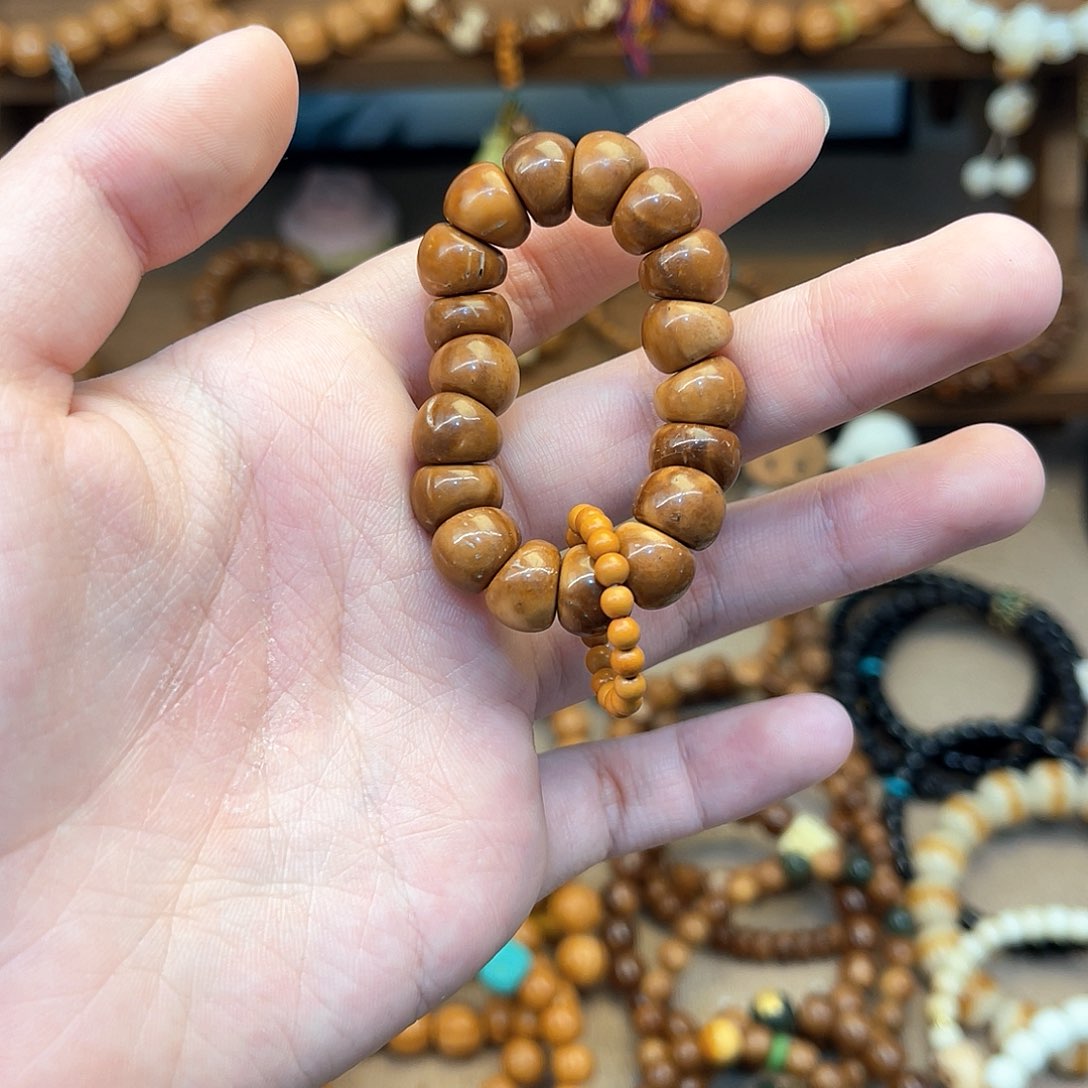 猴头核桃吊坠艾****。手捻素圈