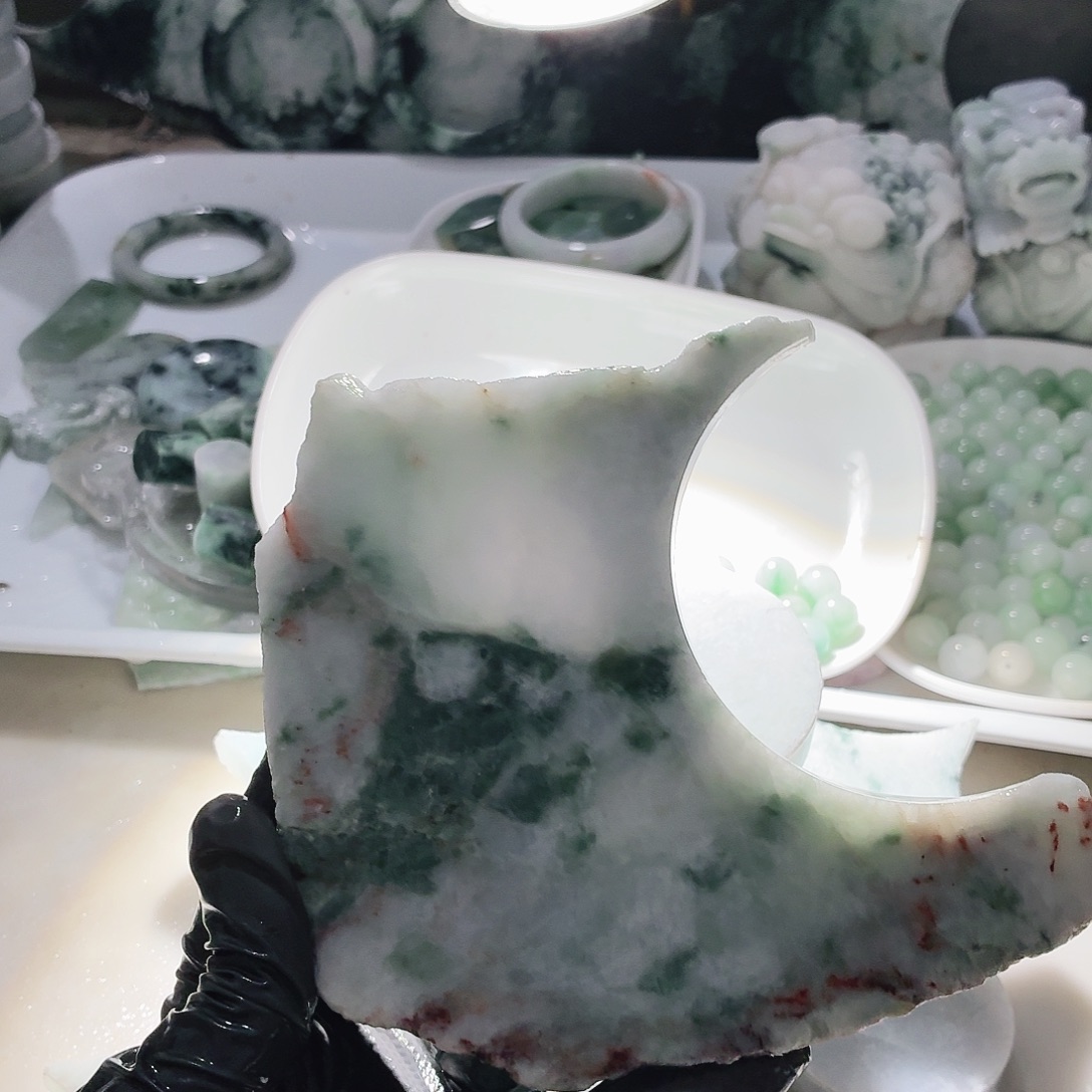 翡翠未镶嵌颈饰边角料