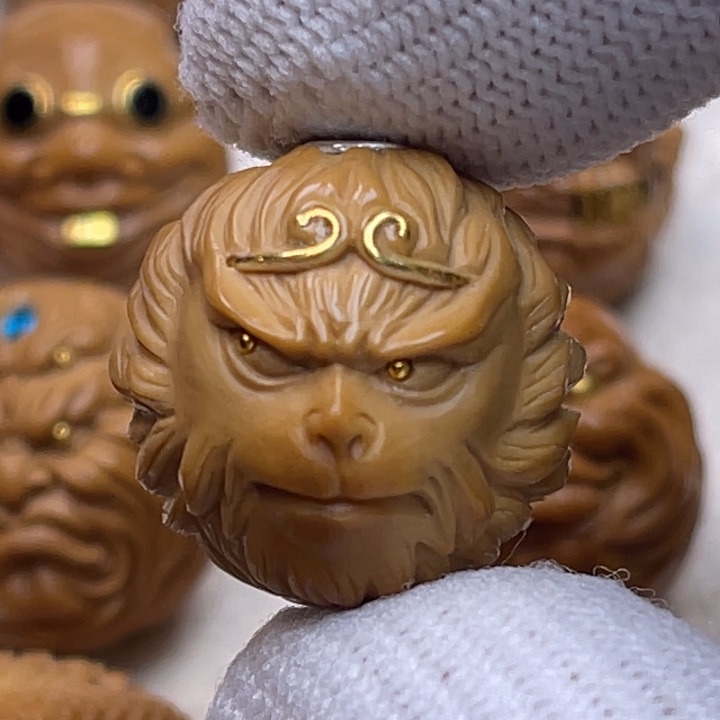 猴头核桃吊坠大圣带银管