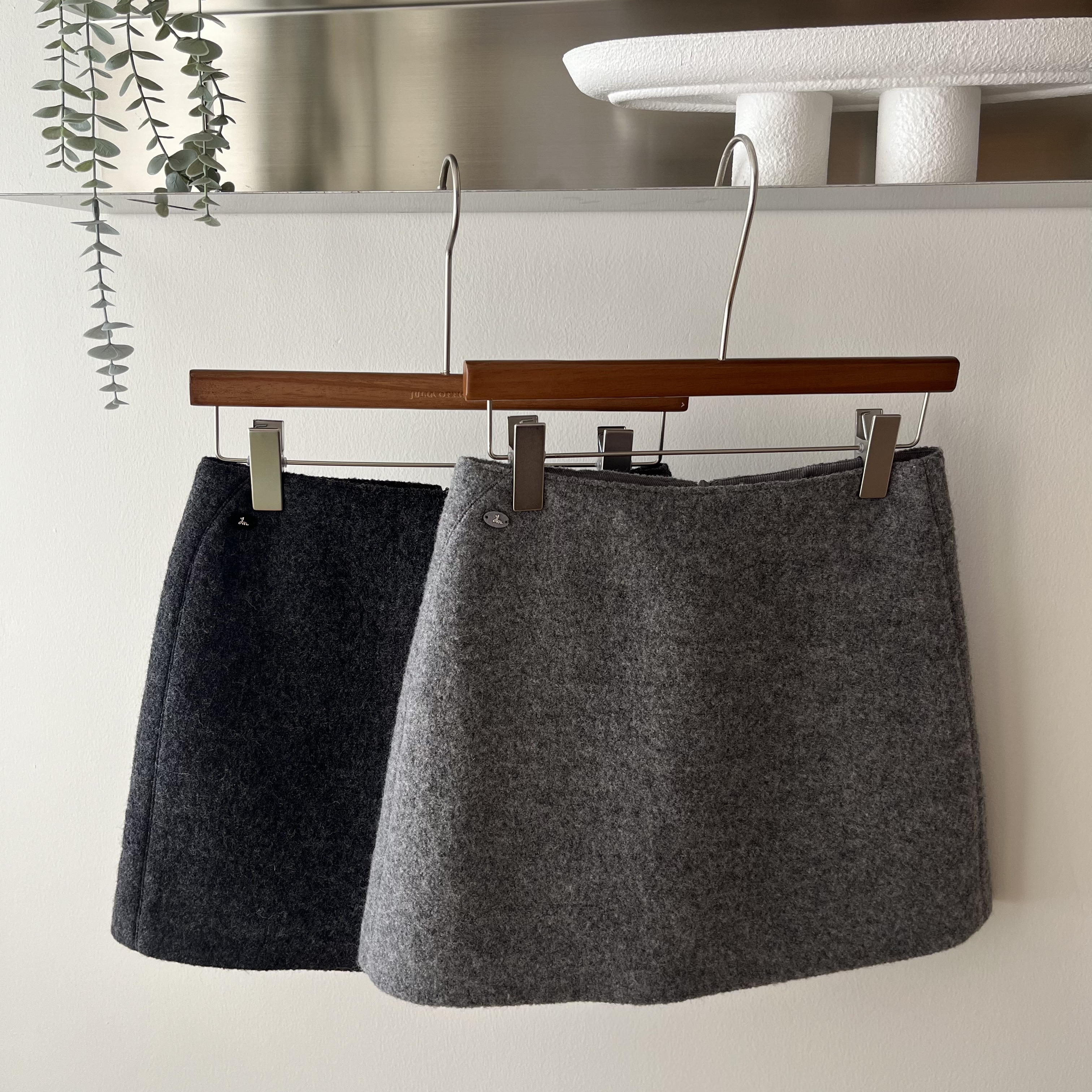 “灰色印记”隐形拉链精致毛呢短裙