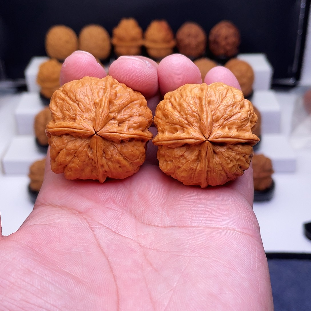 文玩核桃吊坠龙脊四棱