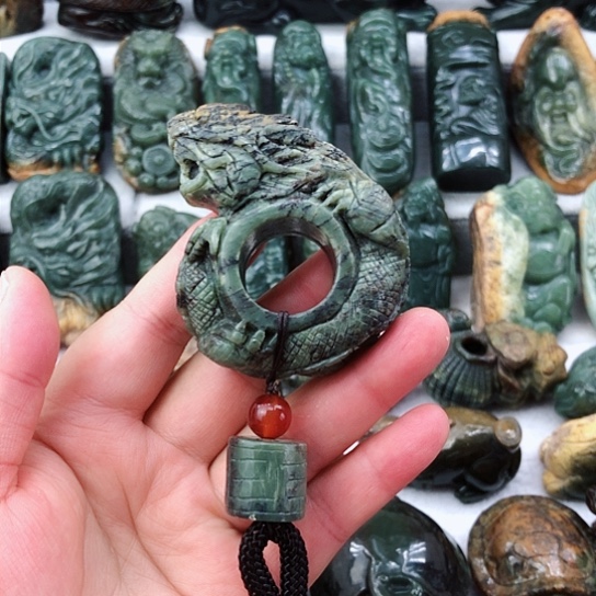 岫岩河磨玉（透闪石质玉）未镶嵌把件