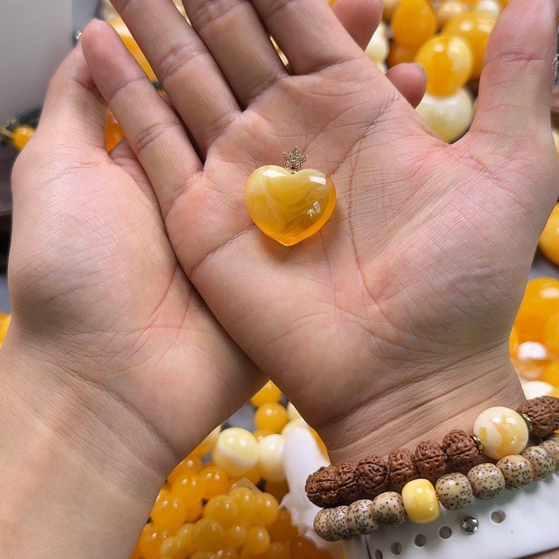 蜜蜡珠宝奇石18K金镶嵌爱心