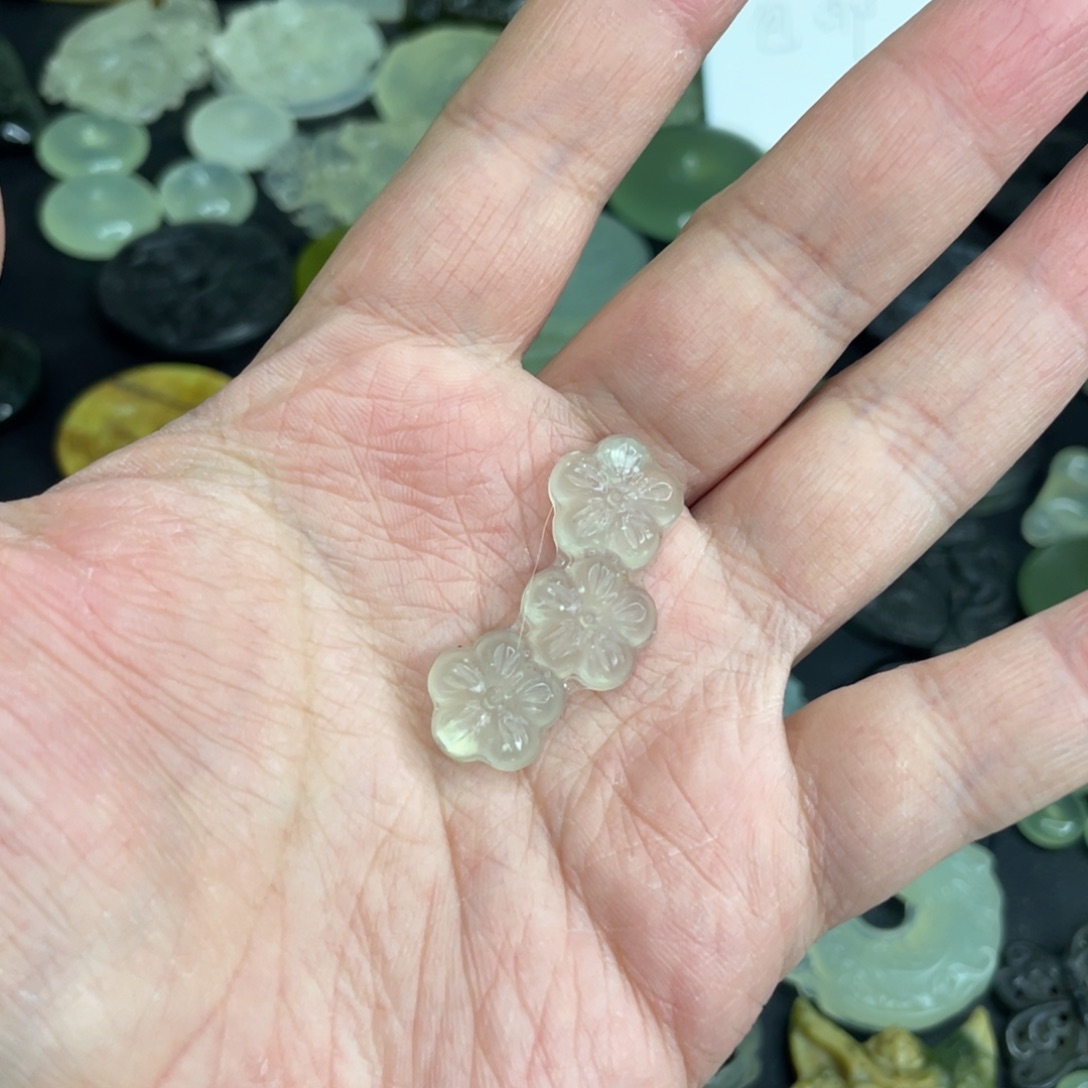 岫玉未镶嵌颈饰玉恒