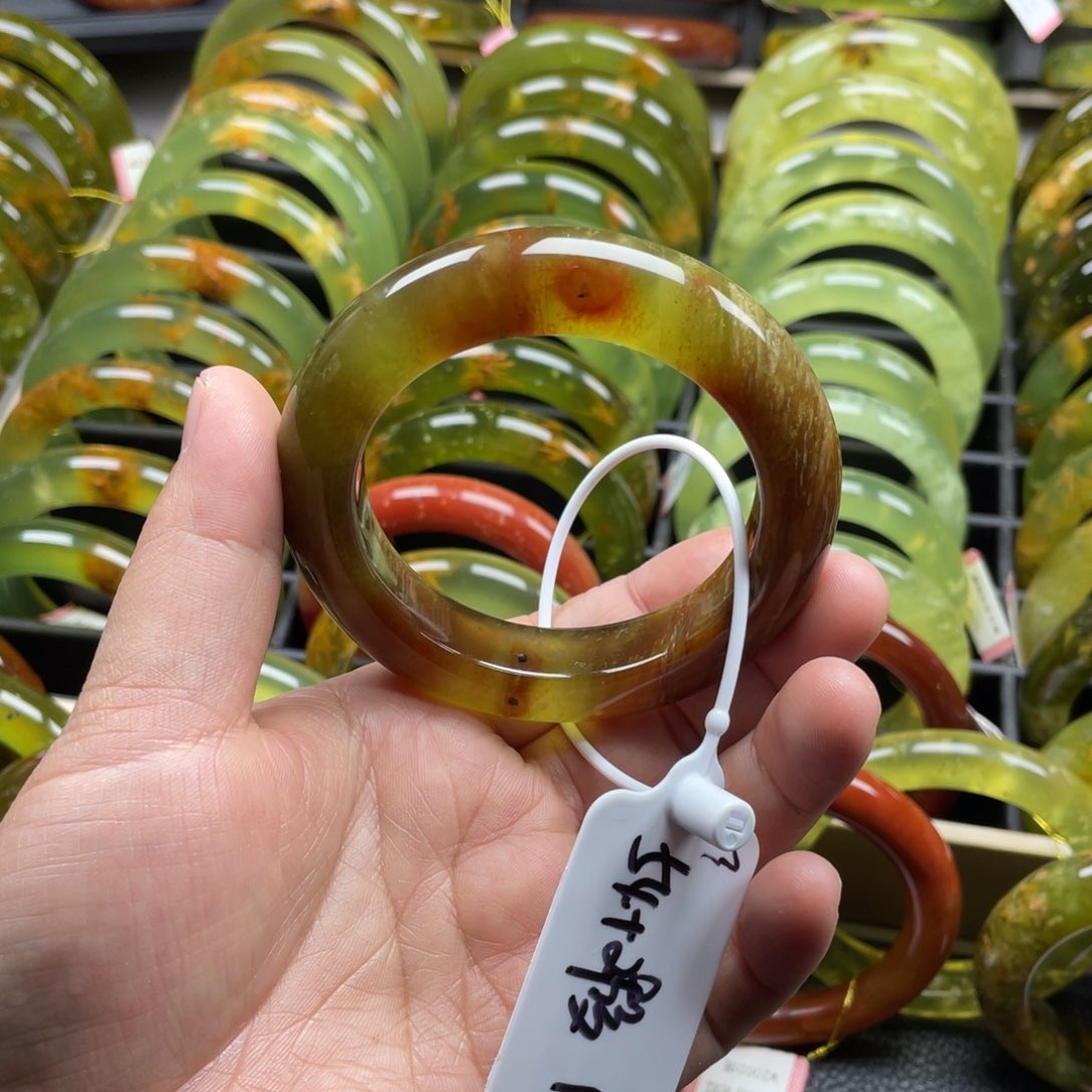 未镶嵌蛇纹石玉手镯有裂手镯不退不换