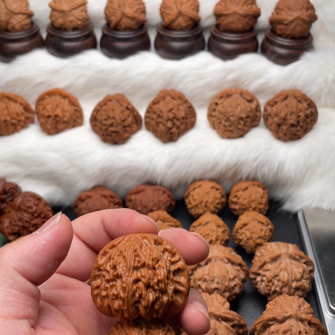 文玩核桃吊坠小***哥白狮子