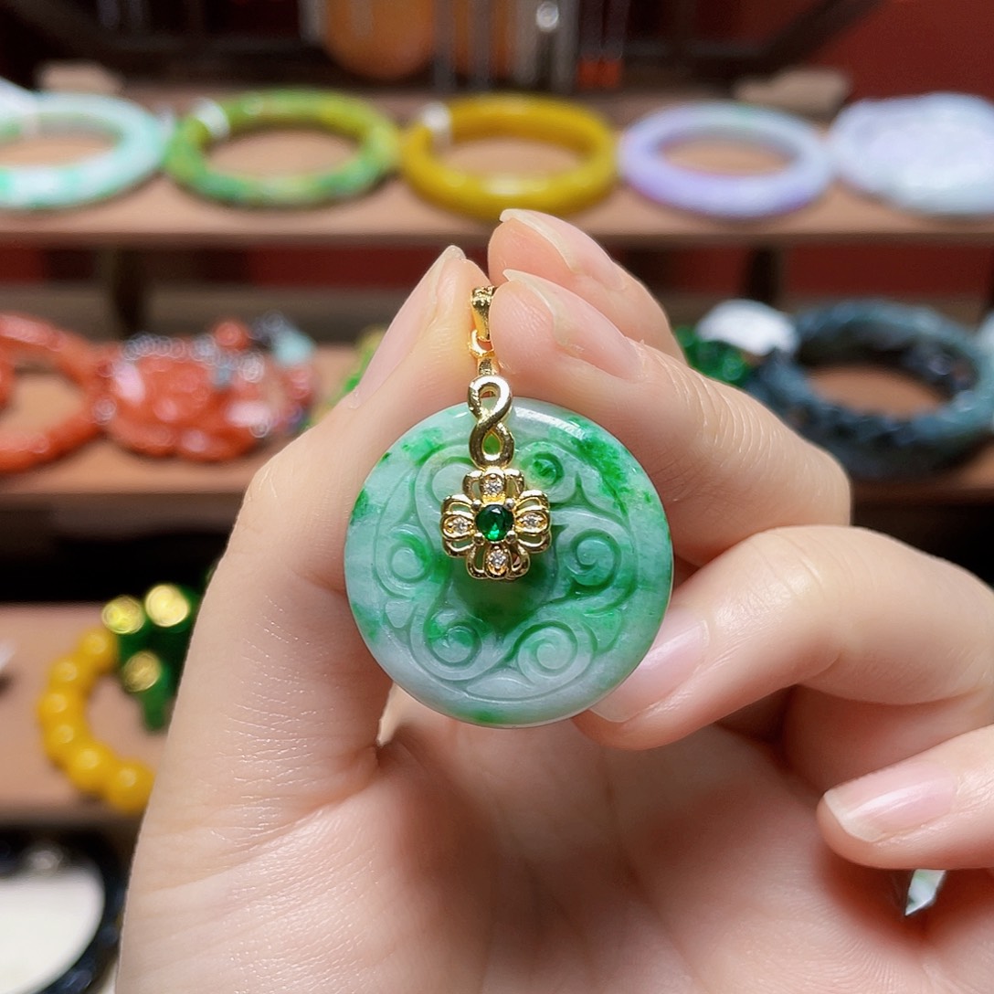 翡翠未镶嵌颈饰饰品