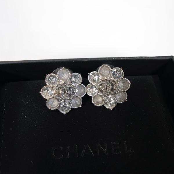 Chanel 灰钻花朵小耳钉