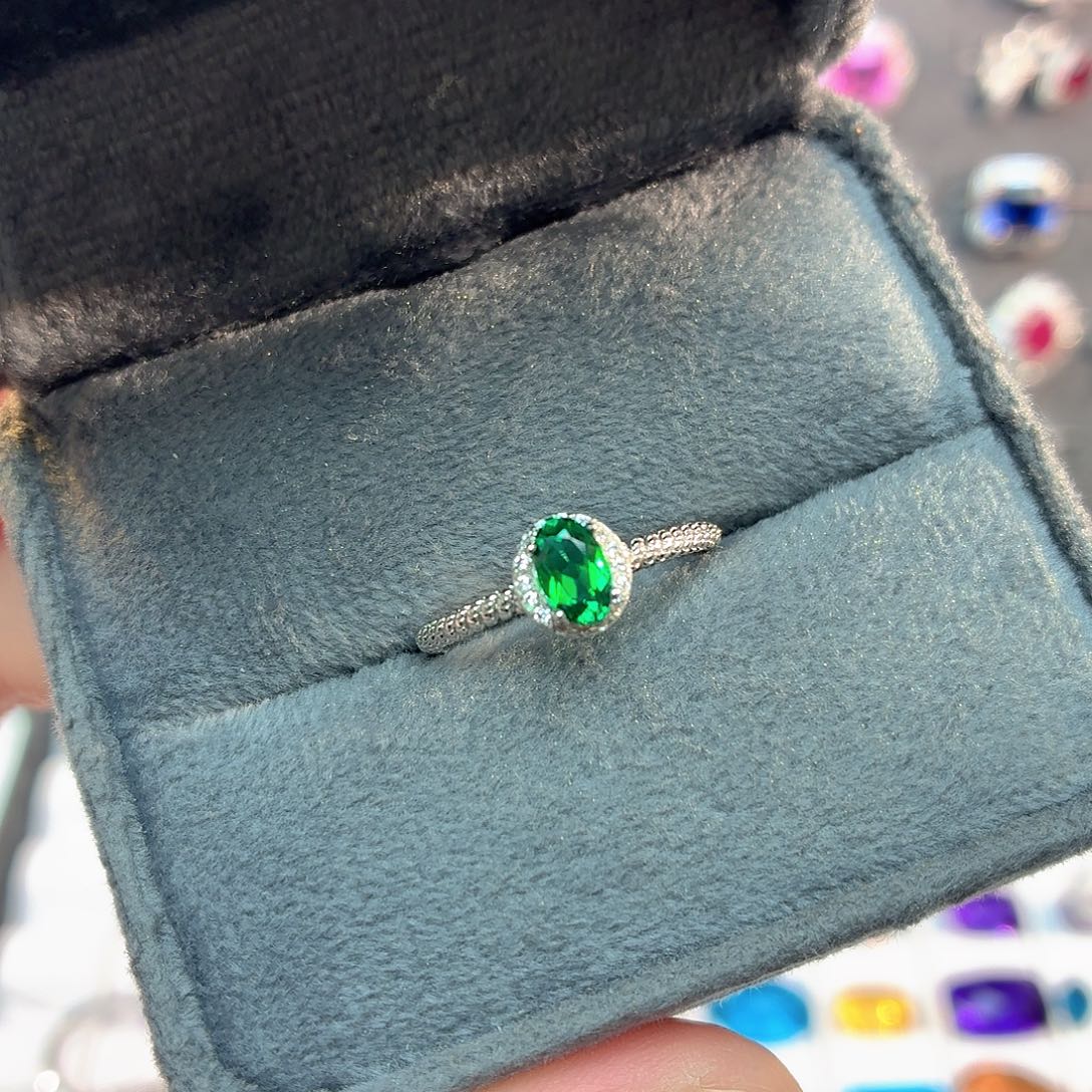 925银培育祖母绿色宝石