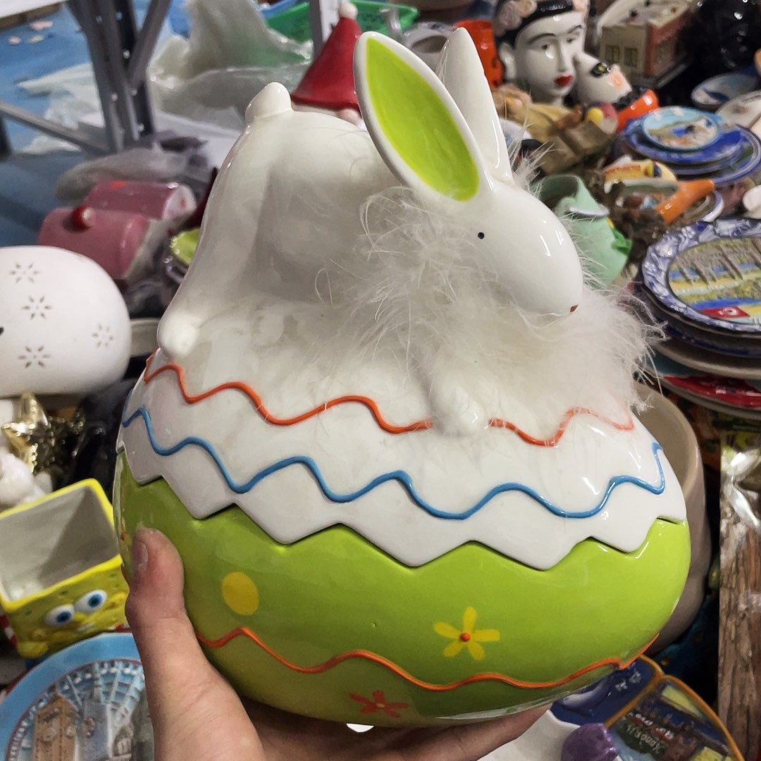 摆件   磕碰。封釉。        