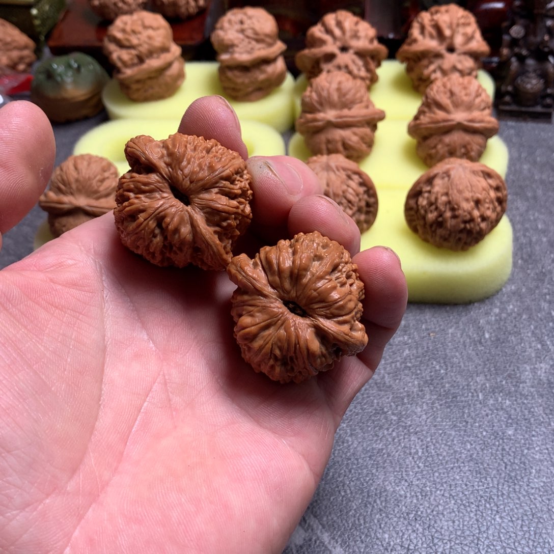 文玩核桃吊坠泥鳅背