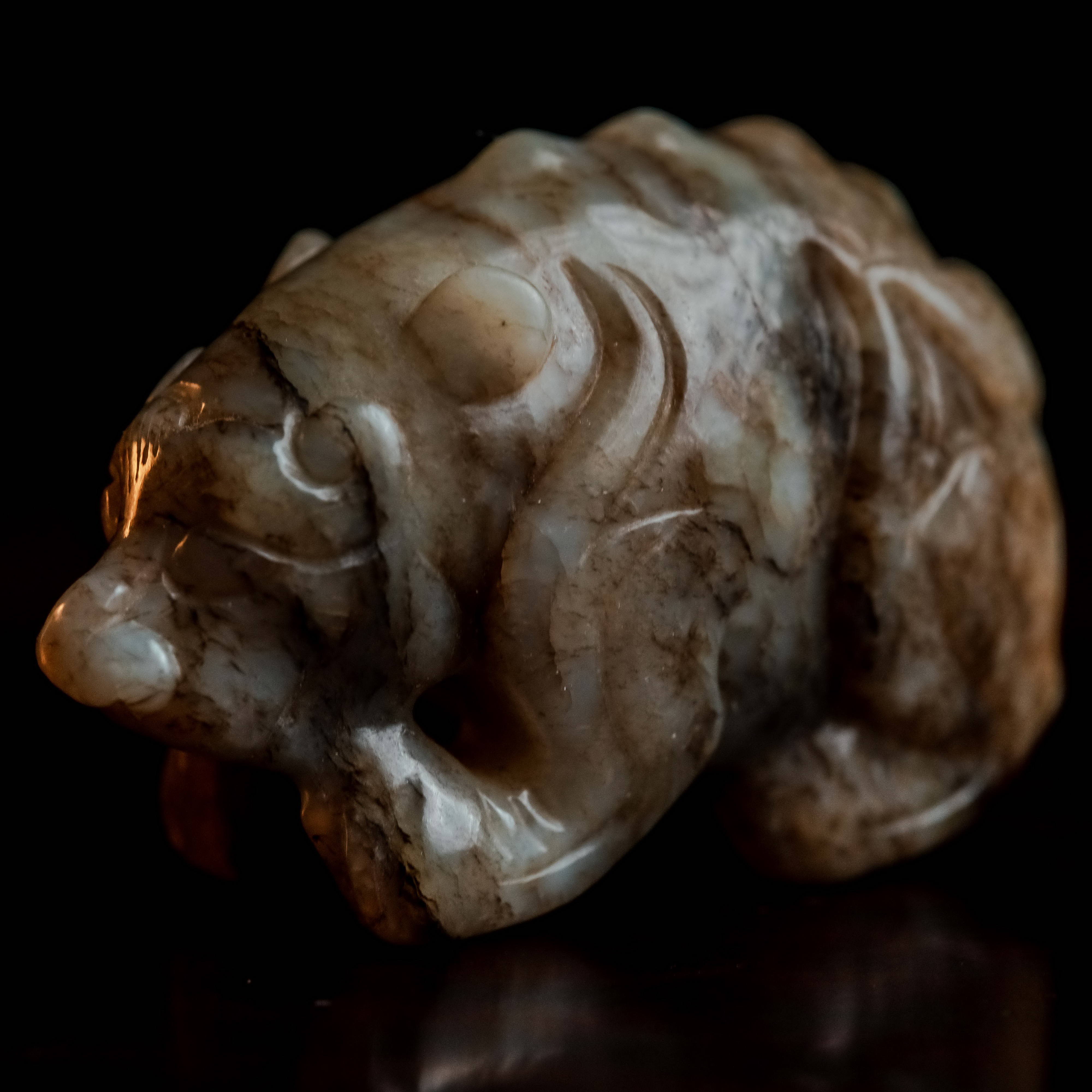 明代和田玉瑞兽花件