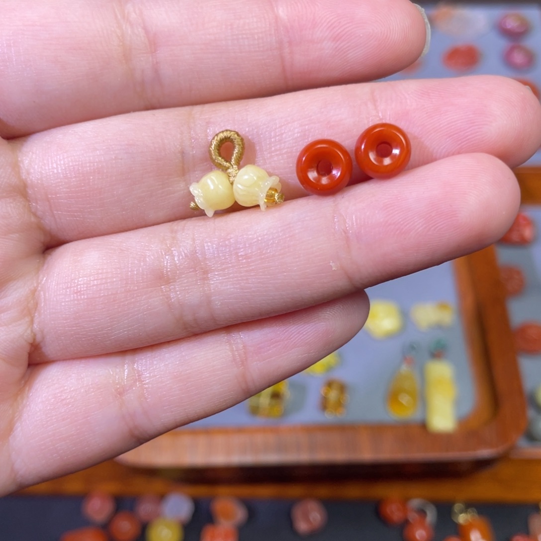 琦***酱南红玛瑙未镶嵌面包圈2铃兰花一对