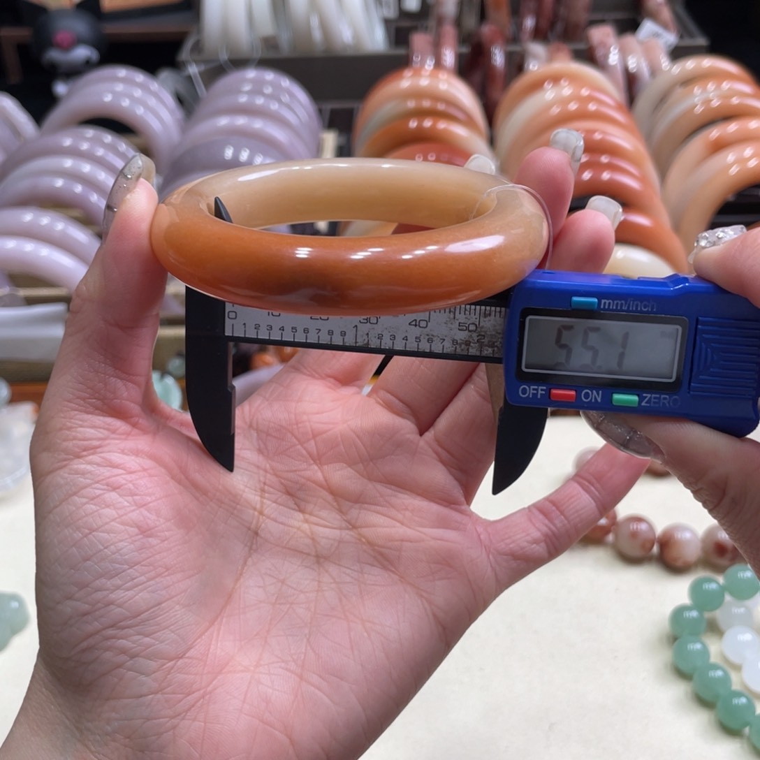 未镶嵌手镯石英质玉