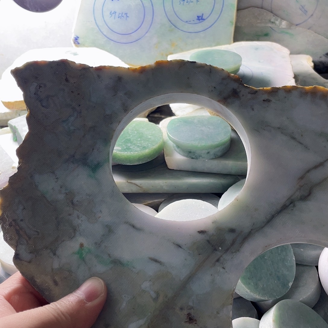 翡翠颈饰未镶嵌毛料62