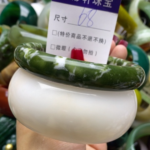 蛇纹石玉手镯未镶嵌