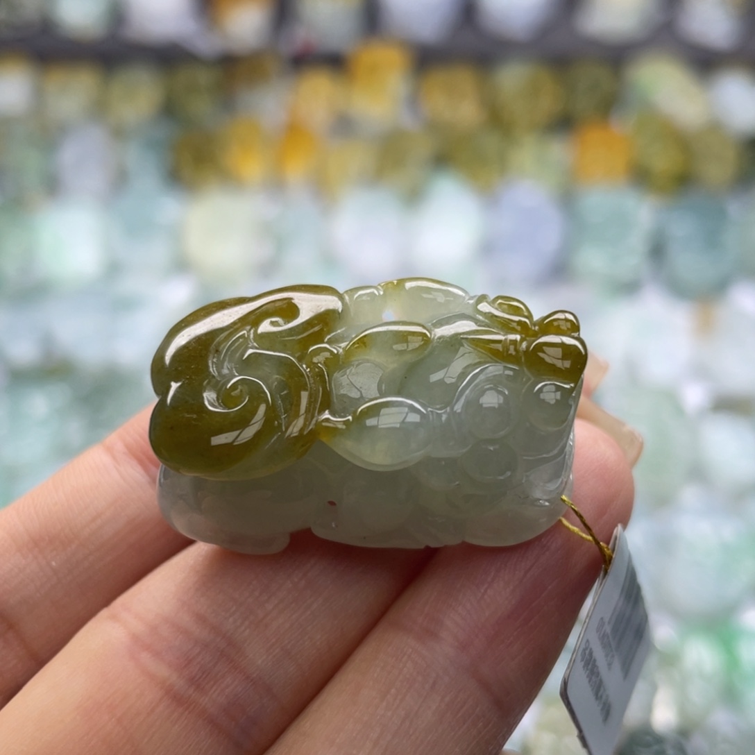 翡翠未镶嵌颈饰貔貅