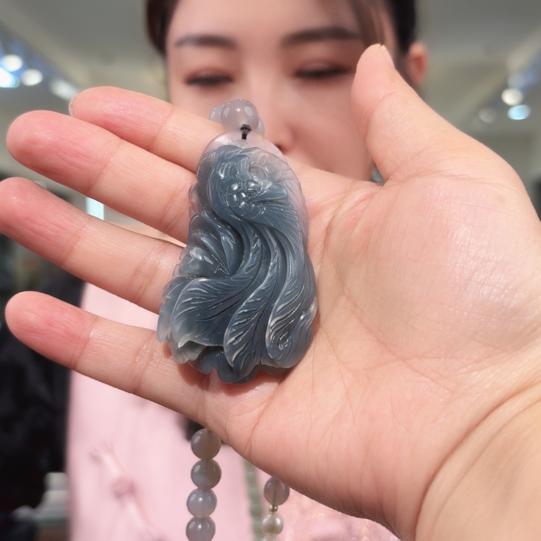 岫玉未镶嵌颈饰吊坠