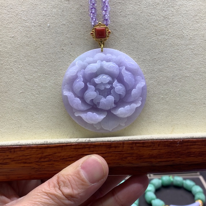 翡翠吊坠(赠链)未镶嵌