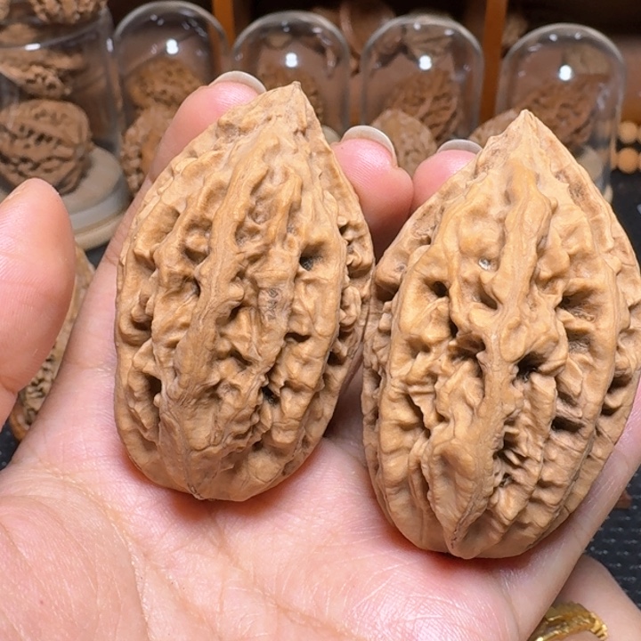 文玩核桃把件47克巨无霸大鸡心