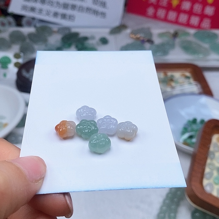 翡翠颈饰未镶嵌一个60