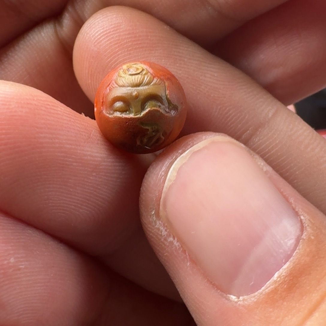 南红玛瑙包浆雕刻残面10.8mm未镶嵌