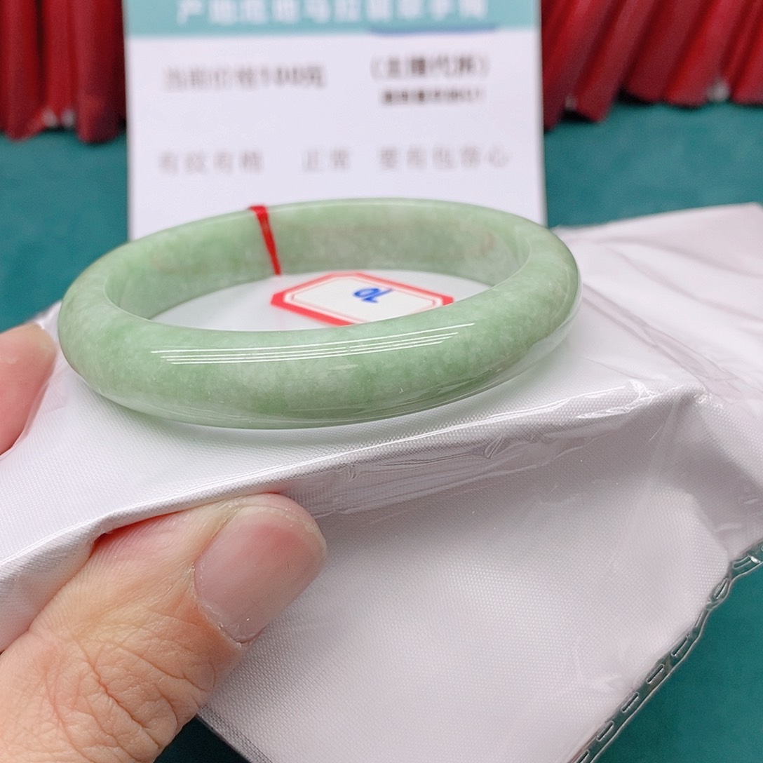 翡翠手镯未镶嵌m***魏700000000