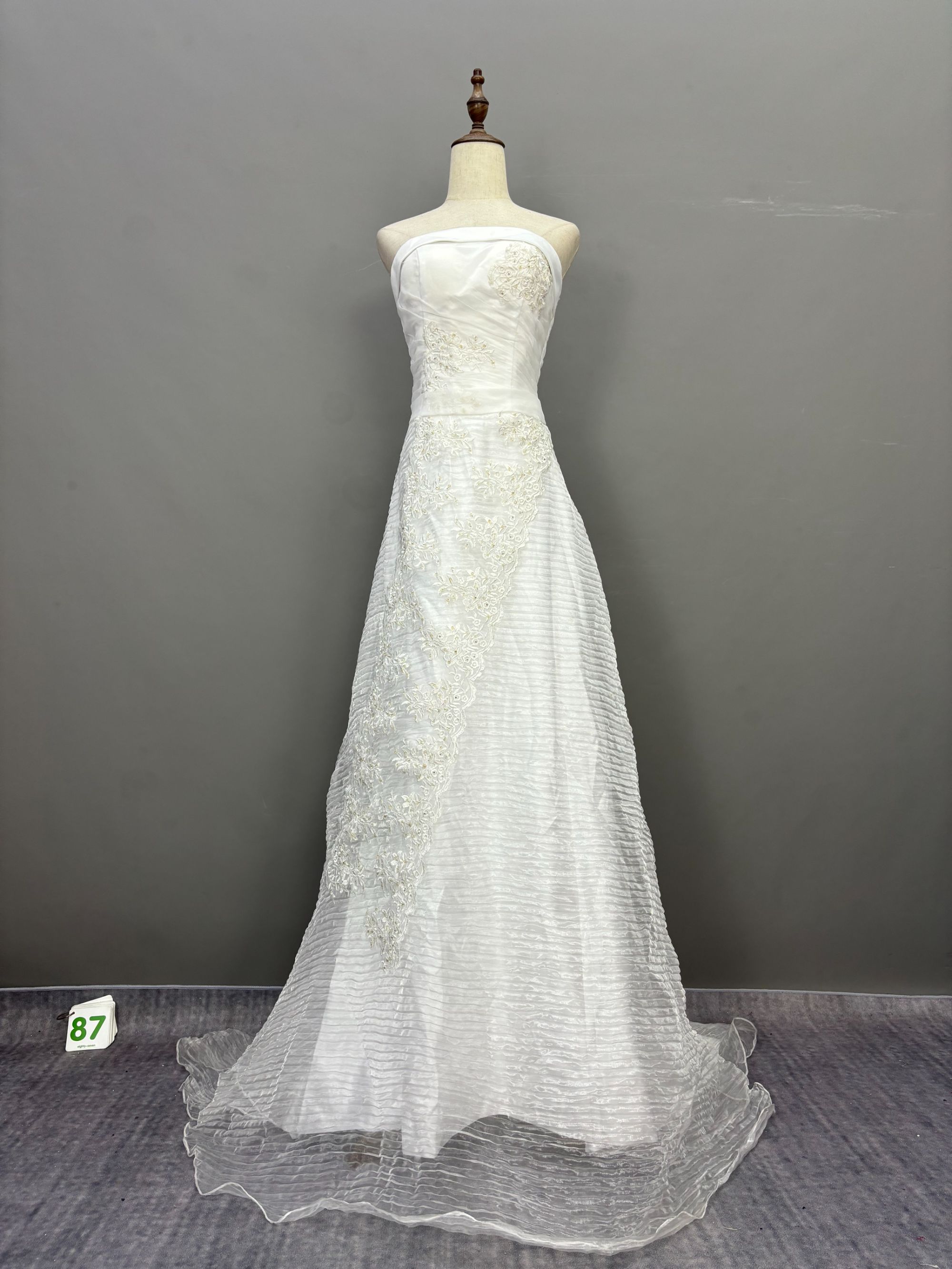 M码欧根纱复古礼服抹胸无袖显瘦长裙晚装优雅气质婚纱轻纱拖尾