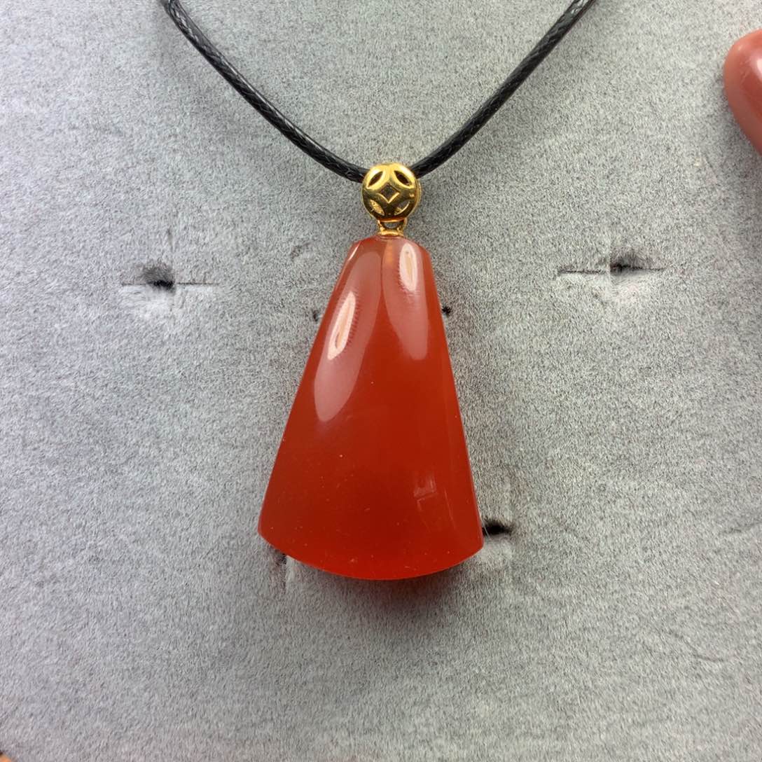 南红玛瑙吊坠18K金镶嵌